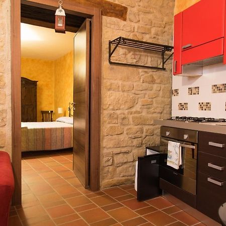 B&B La Casa Di Giulietta Castelmezzano Bagian luar foto