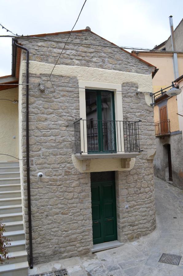 B&B La Casa Di Giulietta Castelmezzano Bagian luar foto