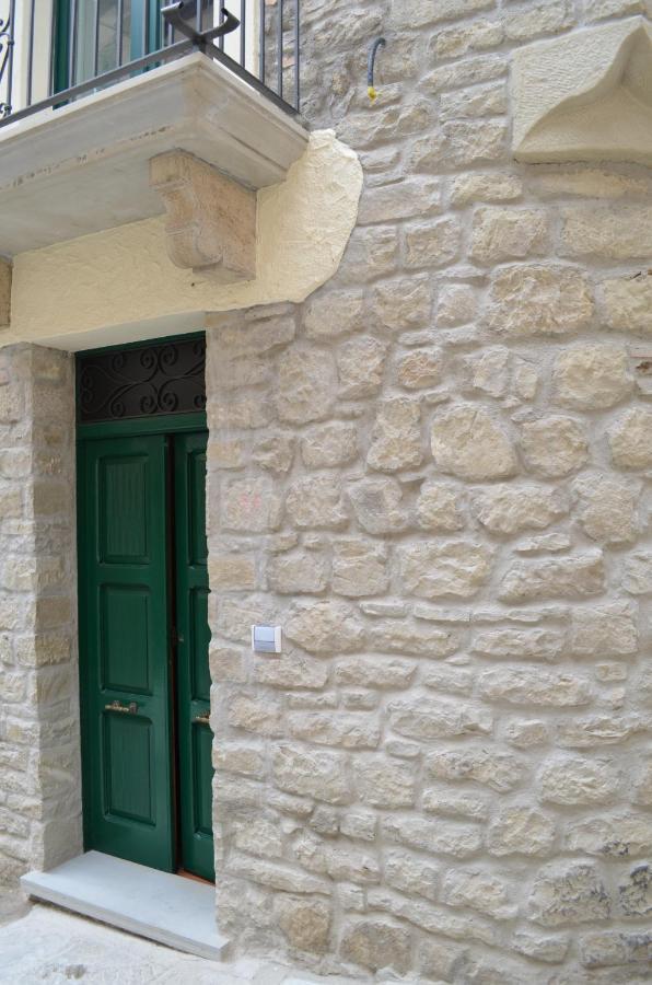 B&B La Casa Di Giulietta Castelmezzano Bagian luar foto