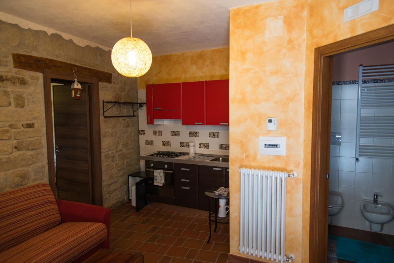B&B La Casa Di Giulietta Castelmezzano Bagian luar foto