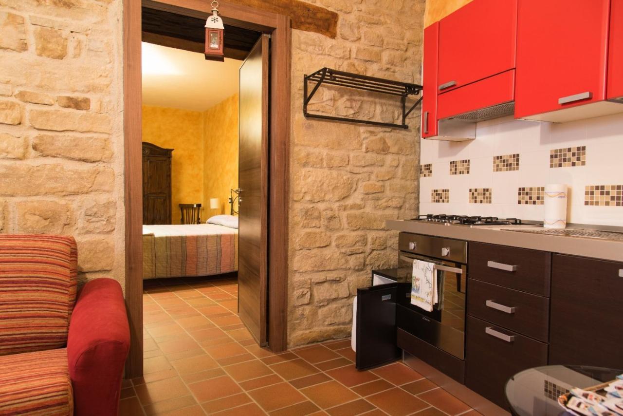 B&B La Casa Di Giulietta Castelmezzano Bagian luar foto