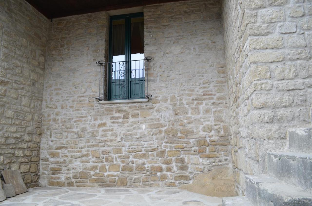 B&B La Casa Di Giulietta Castelmezzano Bagian luar foto